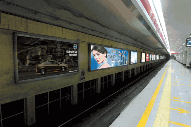 Dynamic Light Boxes in metro